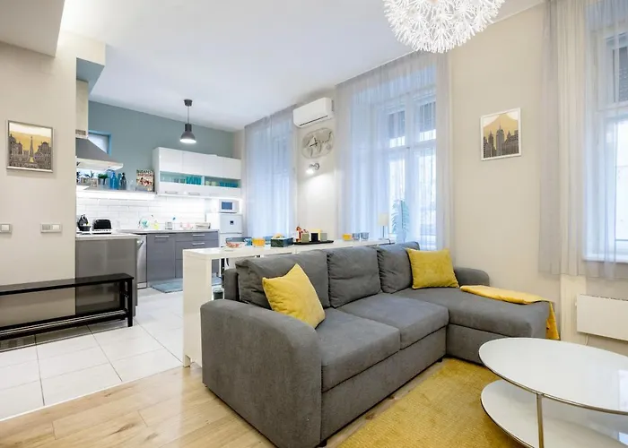 Pearl In The Heart Of The Apartman